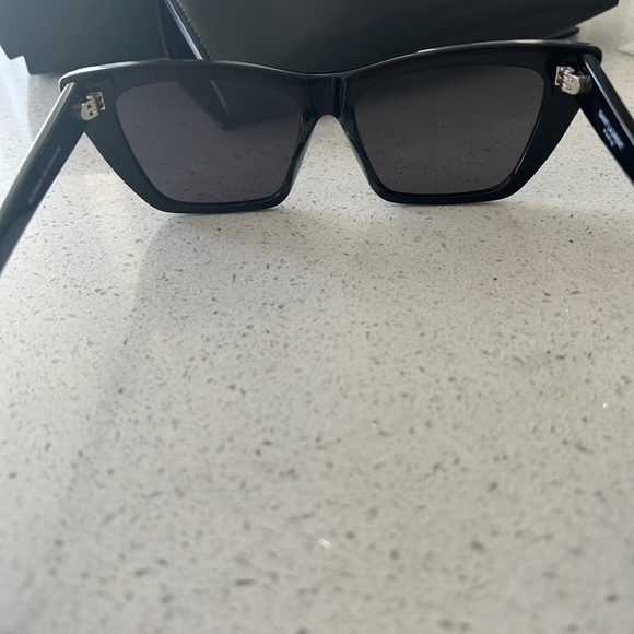 Black Cat-Eye Sunglasses - Picture 3 of 6